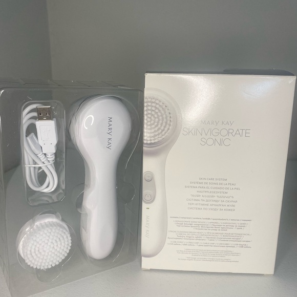 Mary Kay Skinvigorate Sonic Cleansing Set in White